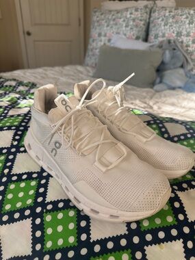 Women's On Cloud Supernova's